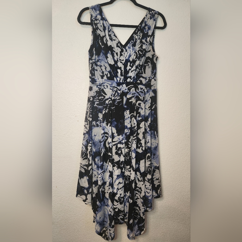 Simply‎ Vera Flowy Floral Handkerchief Dress, Size M